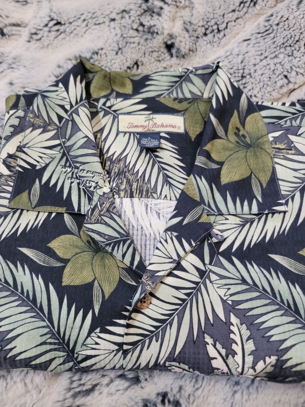 Tommy Bahama 100% Silk Navy and Olive Green Tropical Button-Down Shirt S/S Sz L